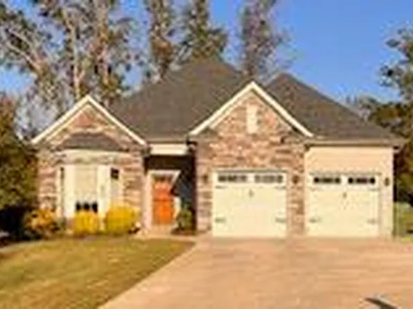 102 King Cir, Greenwood, SC 29649