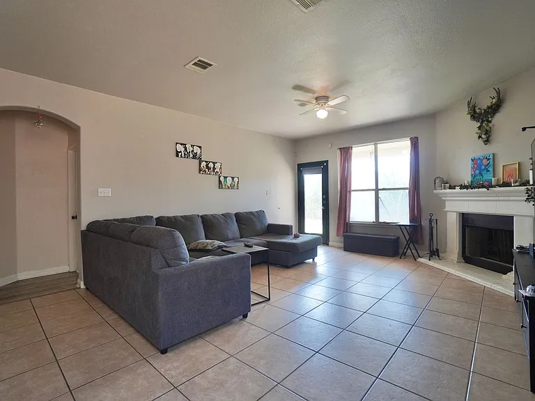 18621 Dry Pond Dr — Photo 5