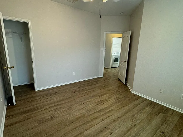 2620 Century Park Blvd — Photo 11