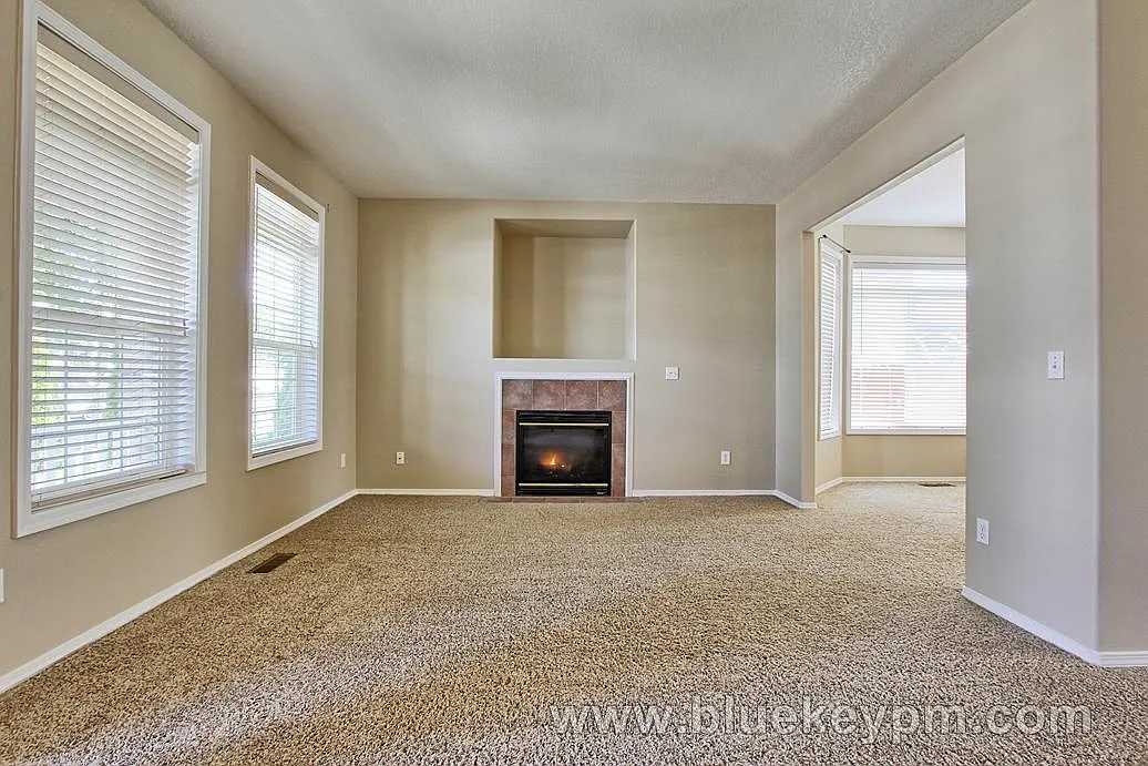 Battle Ground Home with 4 Bed, 2.5 Bath and Den/Office — Photo 3