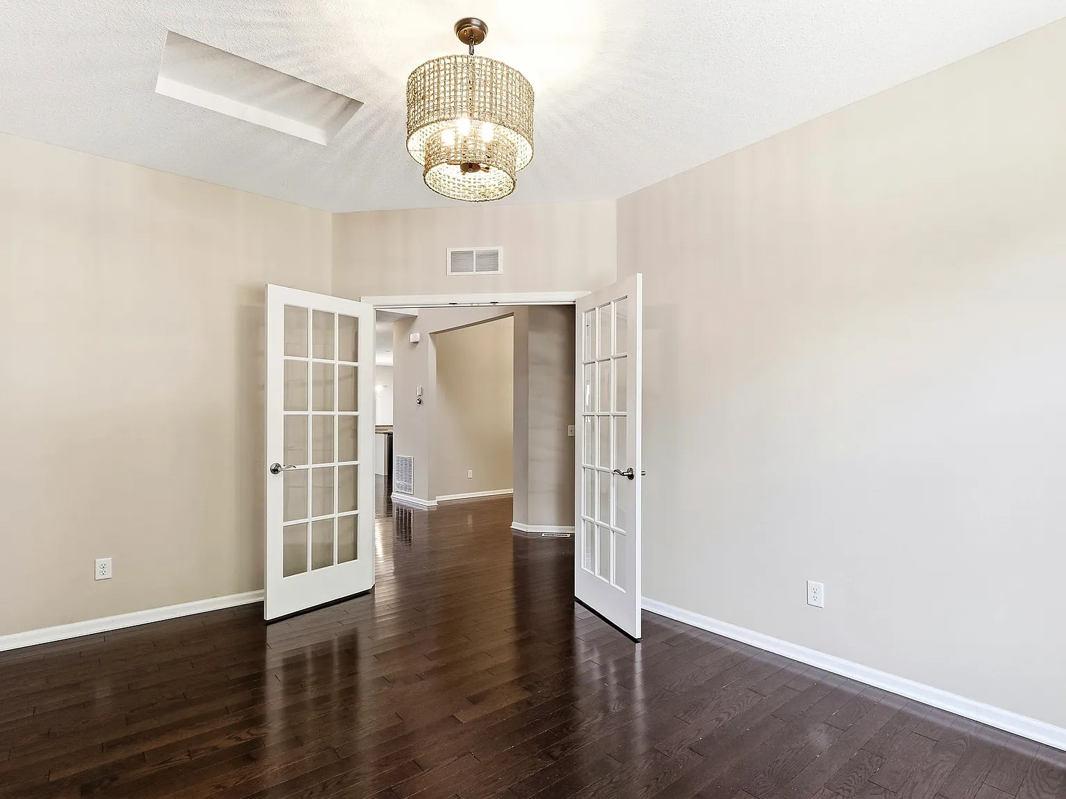 4 bed, 2870 sqft, $3,495 — Photo 4
