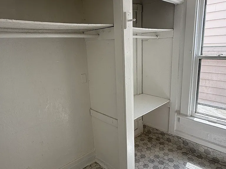 1427 S 81st St #4 — Photo 3