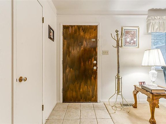 5th image of 4808 Holiday Ln E