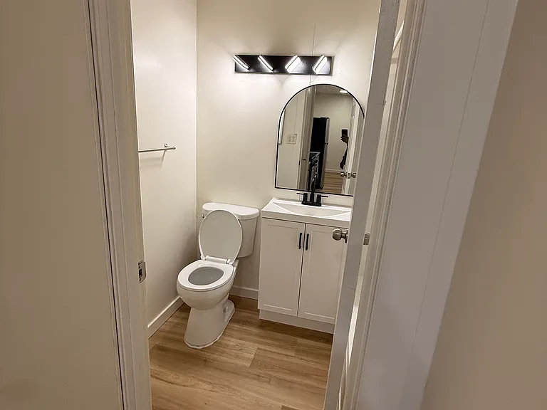 321 Hoffman Ct #12B — Photo 8
