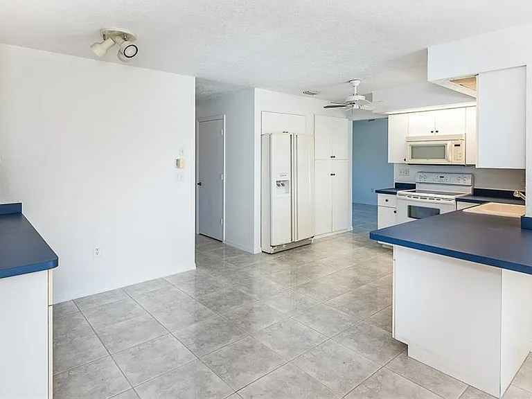 838 Jarvis St — Photo 16