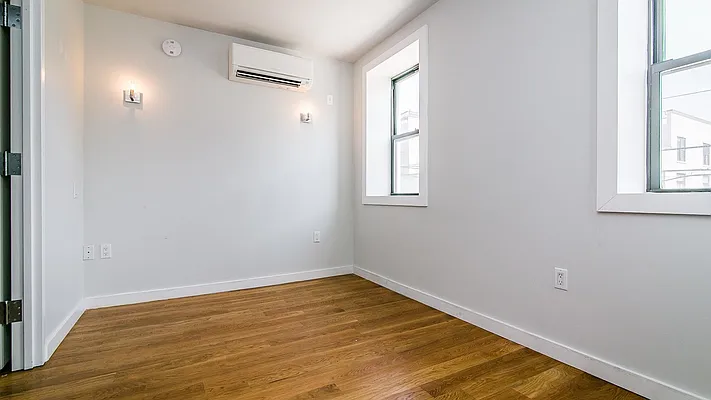 Rented by Nooklyn NYC LLC | media 54