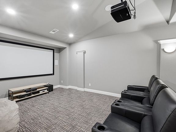 4th image of 1008 W Bluff Way