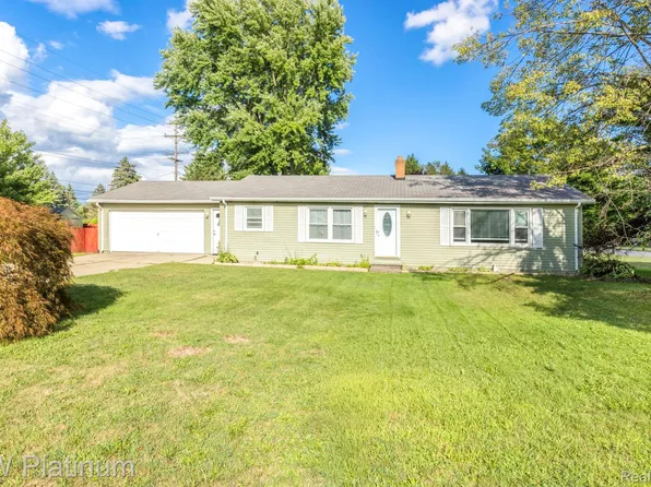 3500 Connie Ln, Fort Gratiot, MI 48059