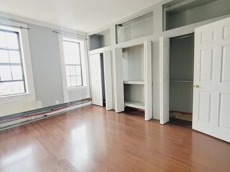 8 Saint Pauls Ave #4R — Photo 4