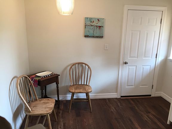 Kitchen w/freshly painted walls and new floors