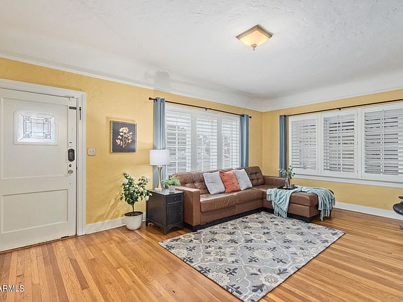 5th image of 715 W Culver St