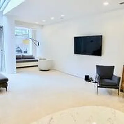 Rented by One New York Realty Inc | media 6