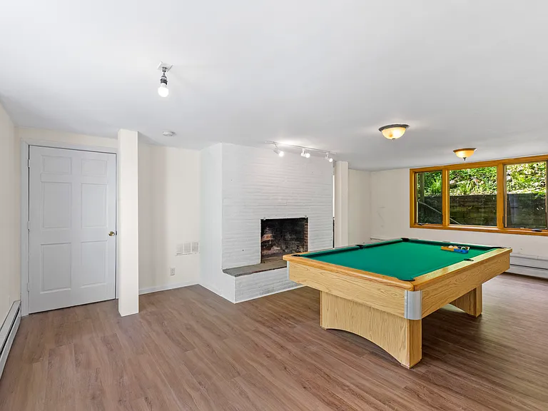 2355 Shepard Ave — Photo 18