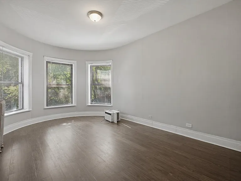 5020 S Blackstone Ave #204 — Photo 4