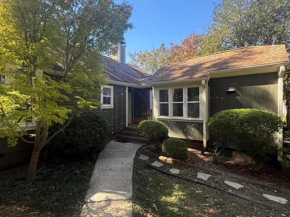 6004 Sentinel Dr, Raleigh, NC 27609
