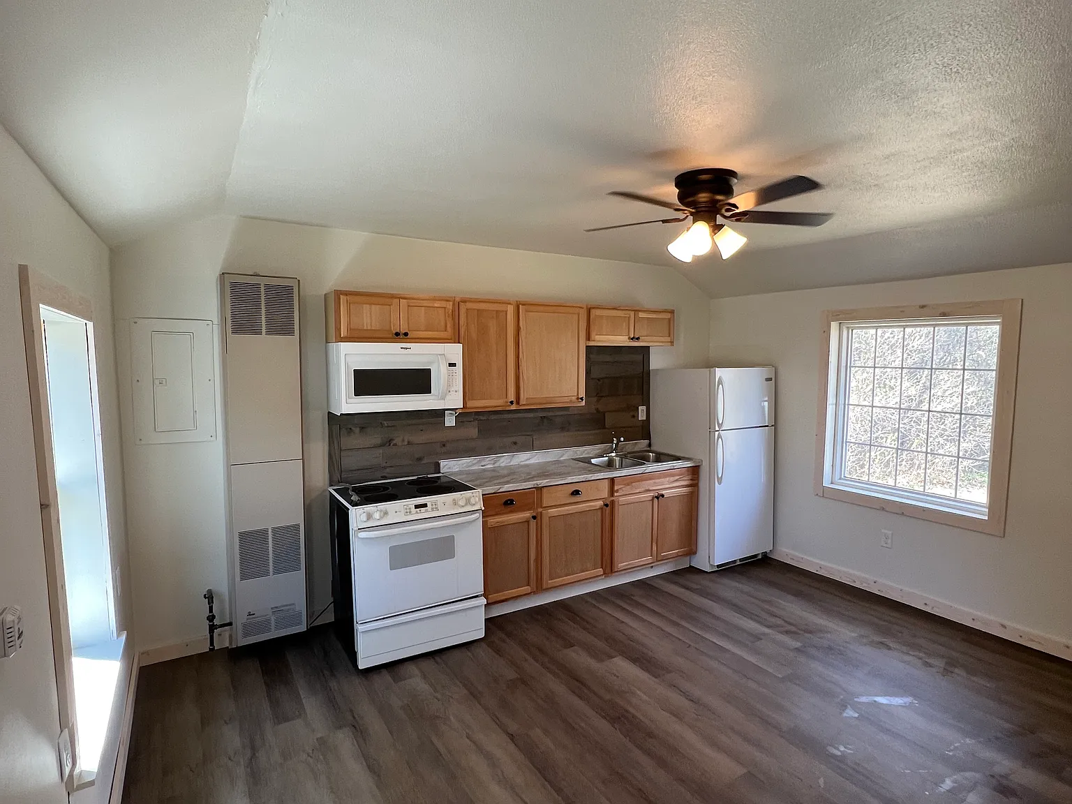 1 bed, 384 sqft, $950 — Photo 2