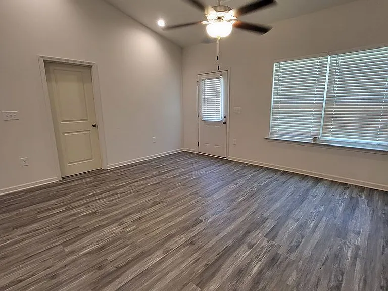 11810 Titan Ave — Photo 30