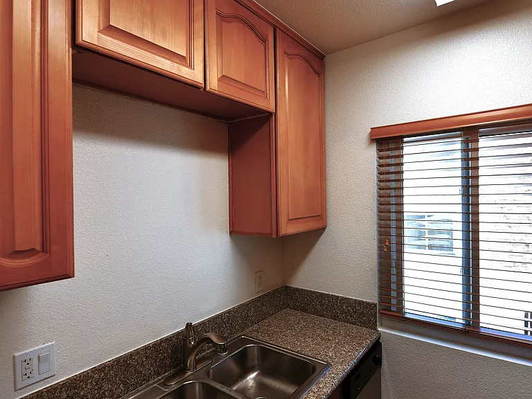 Cascadia Apartments — Photo 7