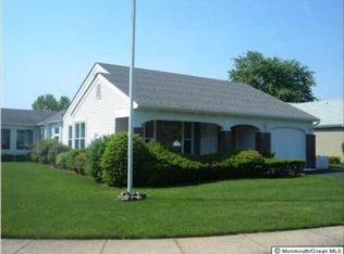 26 Knoll Cir, Manchester, NJ 08759