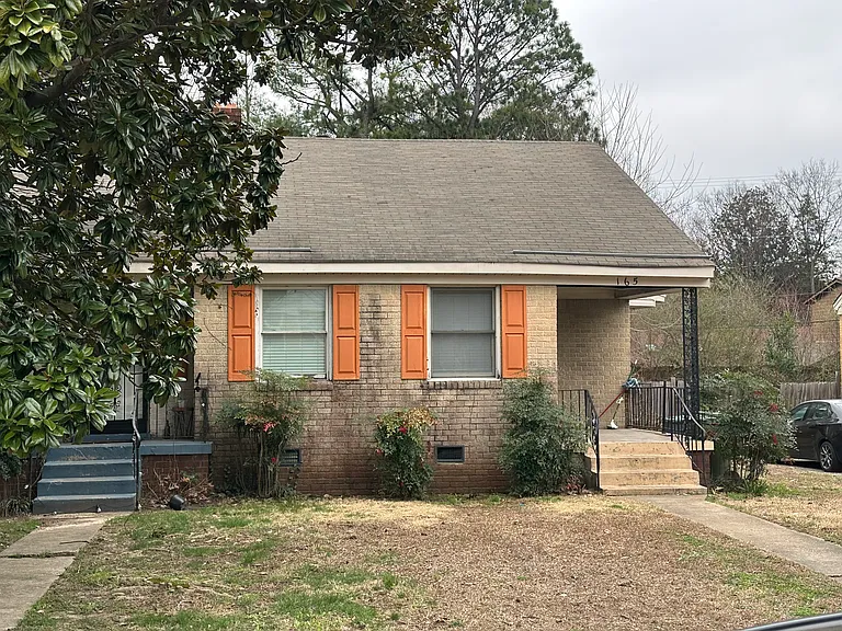 165 Roberta Dr — Photo 1