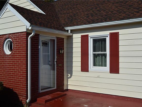 3rd image of 1226 Greenview Dr