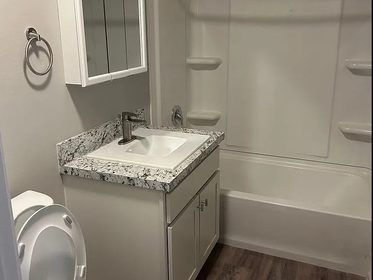 611 N Harrison St — Photo 3