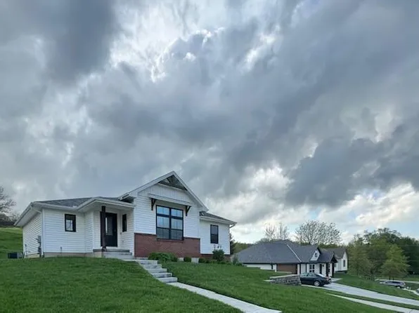 6206 Meadow View Dr, Saint Joseph, MO 64504