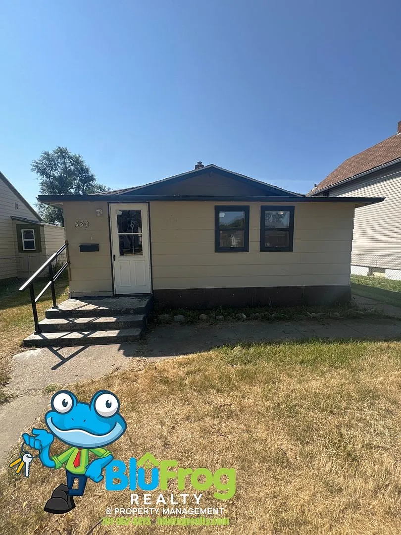530 3rd St SE, Jamestown, ND 58401 — Photo 1