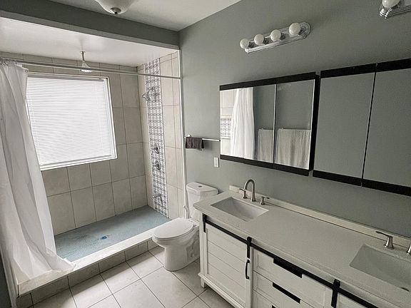 3rd image of 3432 N Capitol Ave #2