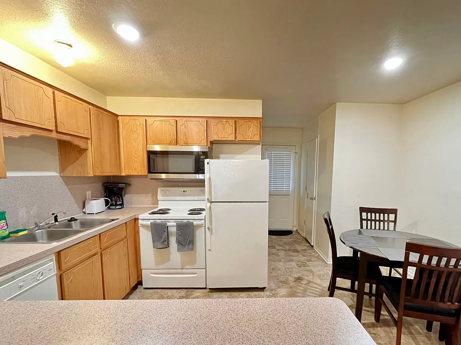 2 bed, 1.5 bath, 850 sqft, $1,650 — Photo 3
