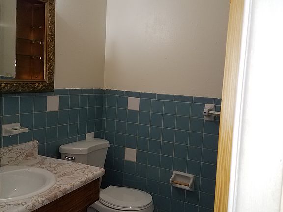 5th image of 10217 Lewis Ave #3