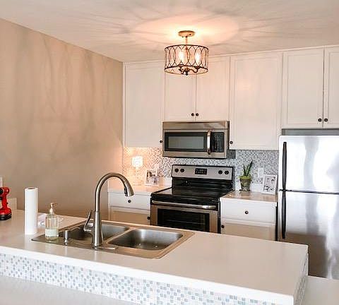 4th image of 100 Harbor Pl Unit 302