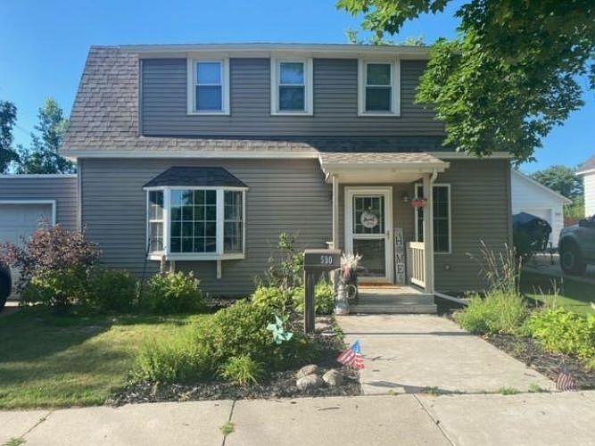 2nd image of 590 Oconto Ave