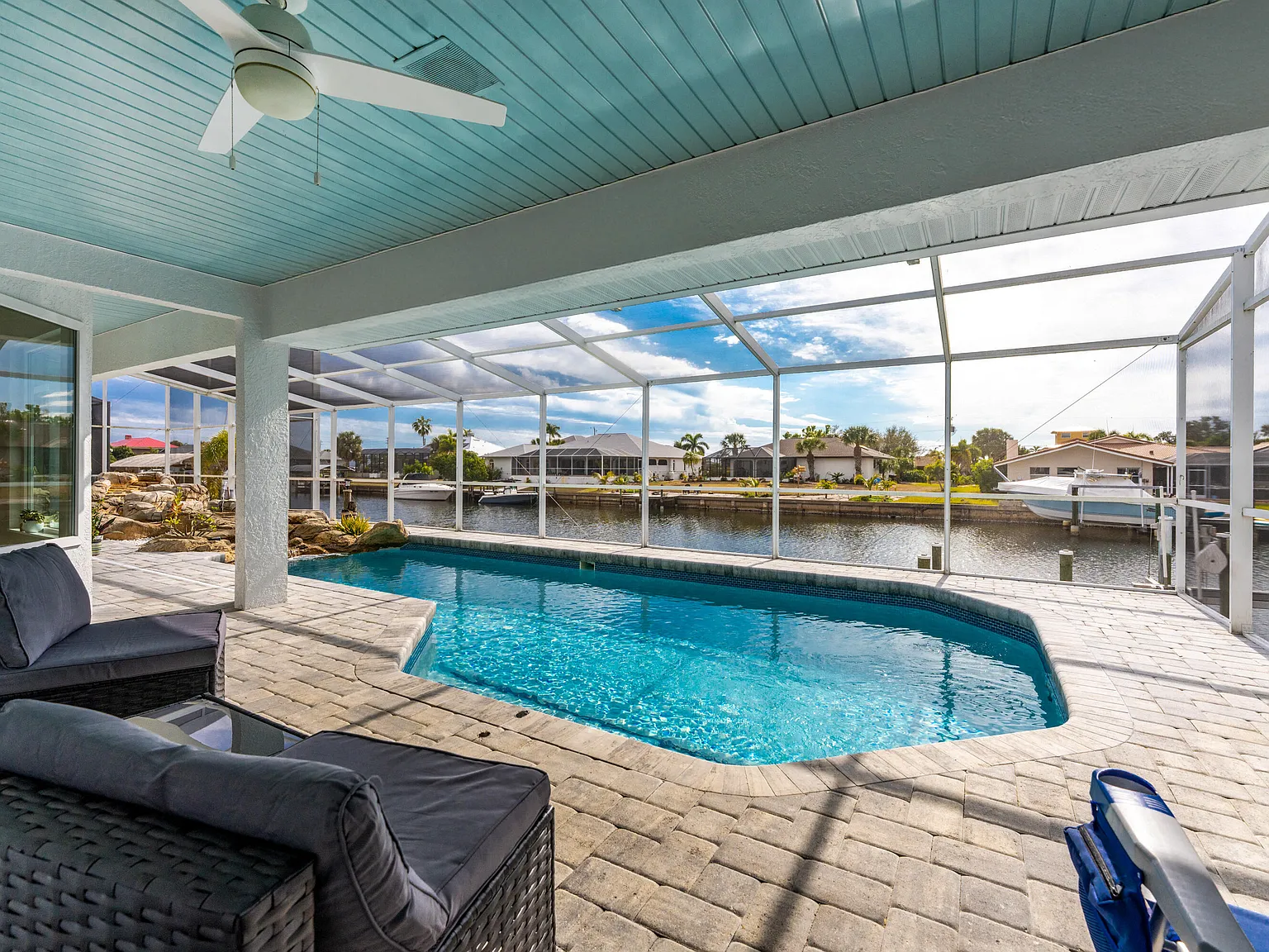 4 bed, 4.0 bath, 3285 sqft, $9,500 — Photo 2