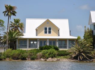911 S Water St, Rockport, TX 78382