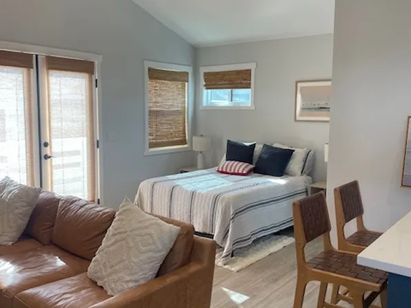 769 36th Pl #B, Manhattan Beach, CA 90266