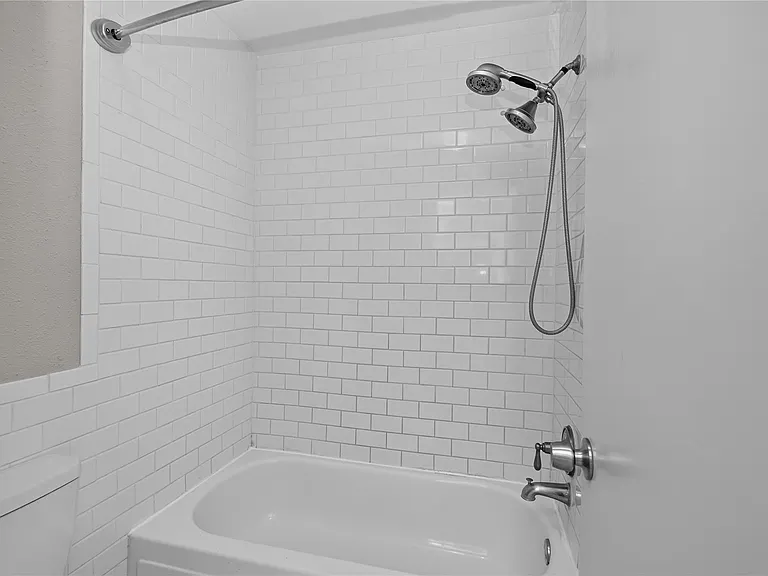 11711 Memorial Dr #11 — Photo 27