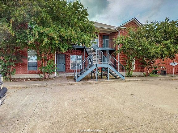 2nd image of 1511 Hollowhill Dr APT D