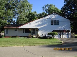 7095 Lanore St, Waterford, MI 48327