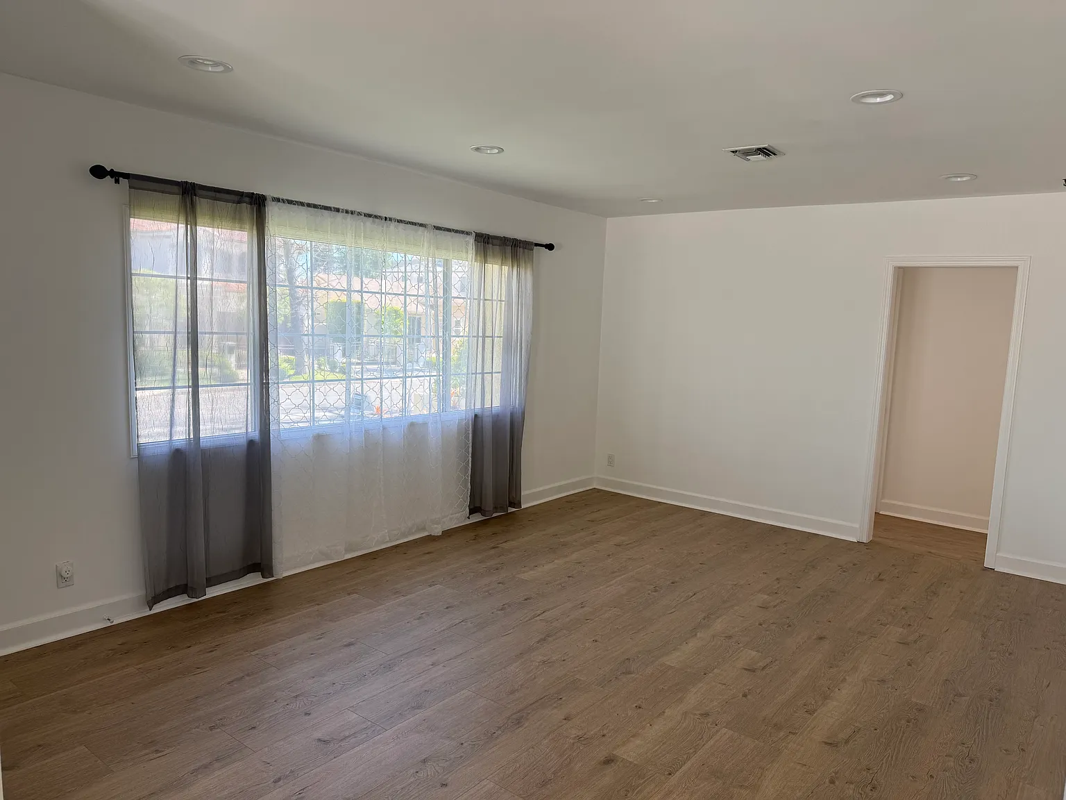 4943 Petit Ave — Photo 4