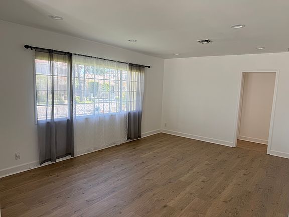 4th image of 4943 Petit Ave