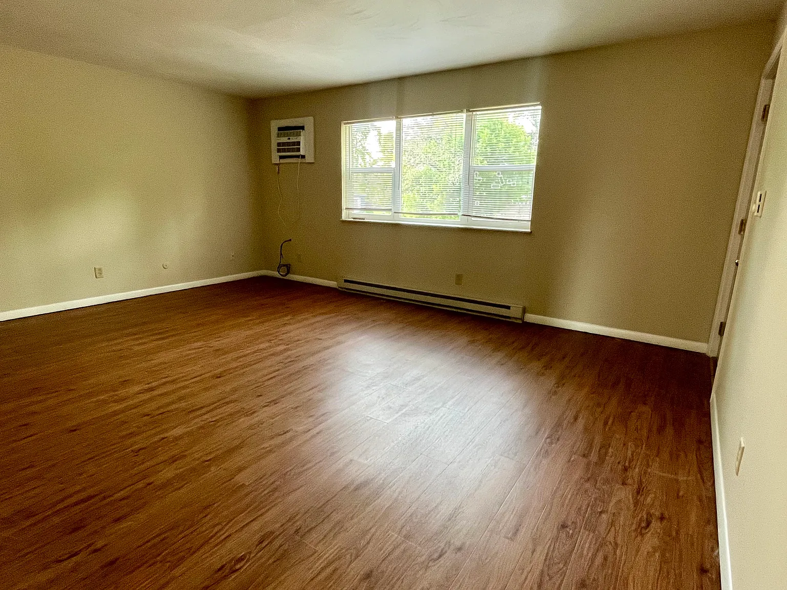 2 bed, 950 sqft, $850 — Photo 2