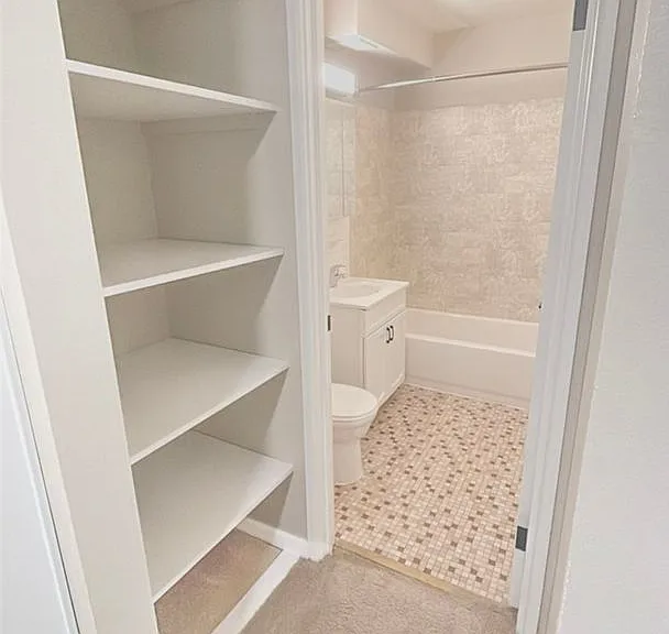 Moore Lake Apartments — Photo 17