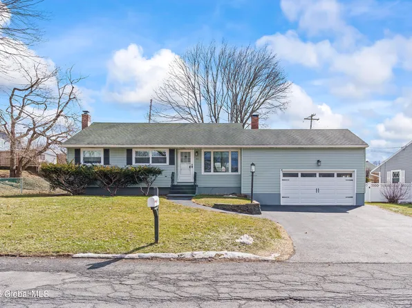 4 Red Lane Drive, Loudonville, NY 12211