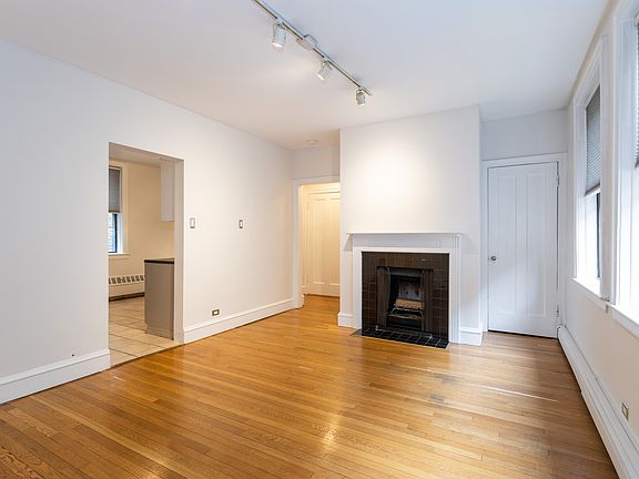 3rd image of 636 W Waveland Ave APT 3B