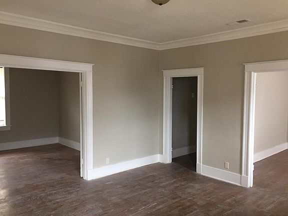 2nd image of 819 N Willett St