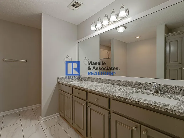 114 Fox Meadow Dr — Photo 28