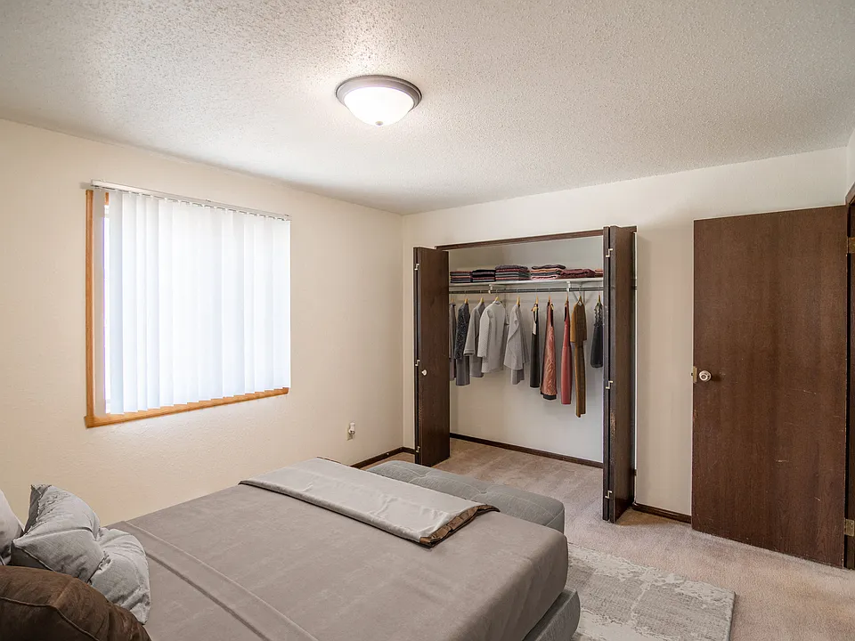 Bismarck, ND Eastbrook Apartments | Bedroom