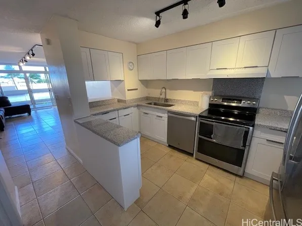 500 University Ave APT 528, Honolulu, HI 96826
