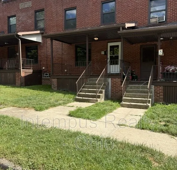 915 Lakewood Ave — Photo 1